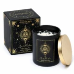 Song of India Manifestation Candle Eye of Providence 200 g με Sage & White Tea, μαύρο δοχείο, χρυσό καπάκι και συσκευασία