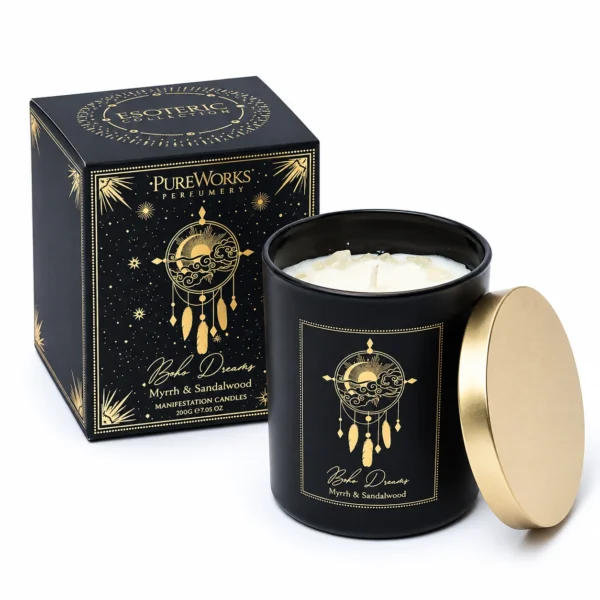 Song of India Manifestation Candle Boho Dreams 200 g με Myrrh & Sandalwood σε μαύρο δοχείο με χρυσή ετικέτα