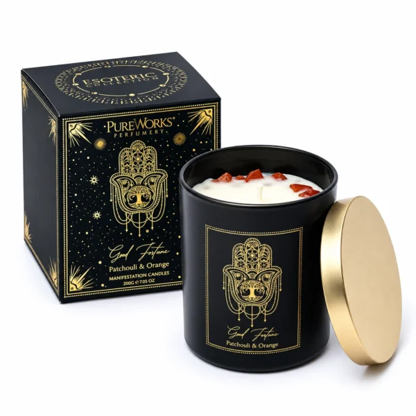 Song of India Manifestation Candle Good Fortune 200 g με Patchouli & Orange, red jasper, μαύρο δοχείο και χρυσό καπάκι