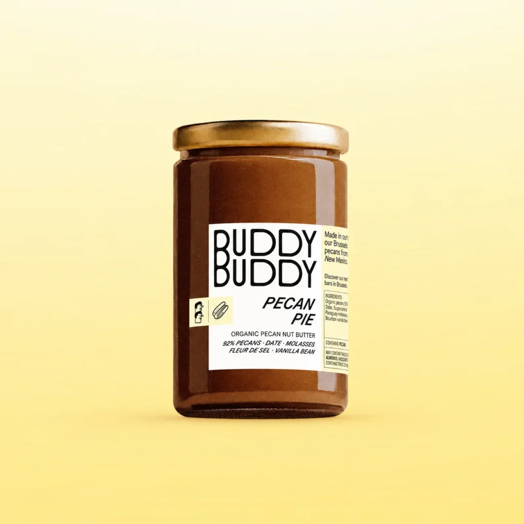 Buddy Buddy Organic Pecan Pie Nut Butter 260g – Βιολογικό βούτυρο πεκάν με χουρμά, μελάσα και βανίλια, σε γυάλινο βάζο.