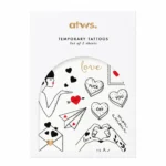 Love Tattoo Set της All The Ways To Say, σετ προσωρινών τατουάζ με ρομαντική θεματολογία και σχέδια εμπνευσμένα από την αγάπη.